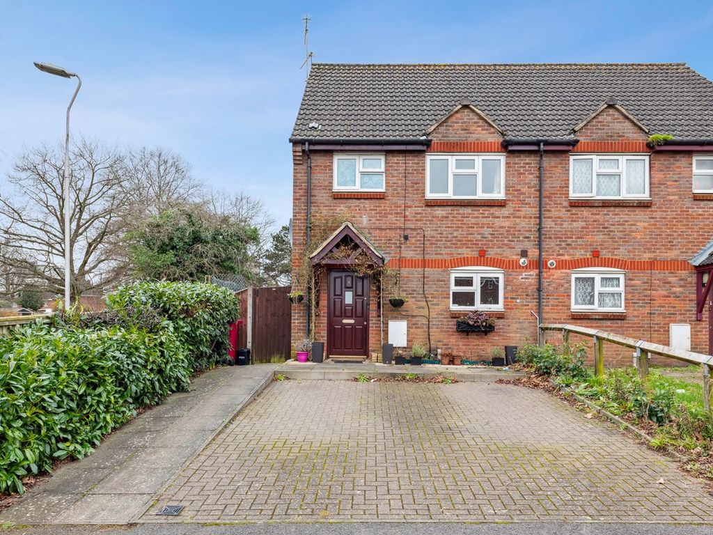 3 bed semidetached house for sale in Maiwand Gardens, Tilehurst