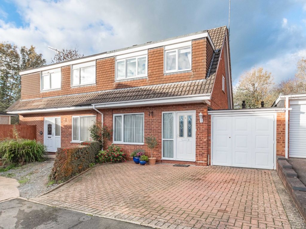 3 bed semidetached house for sale in Oakridge Close, Redditch