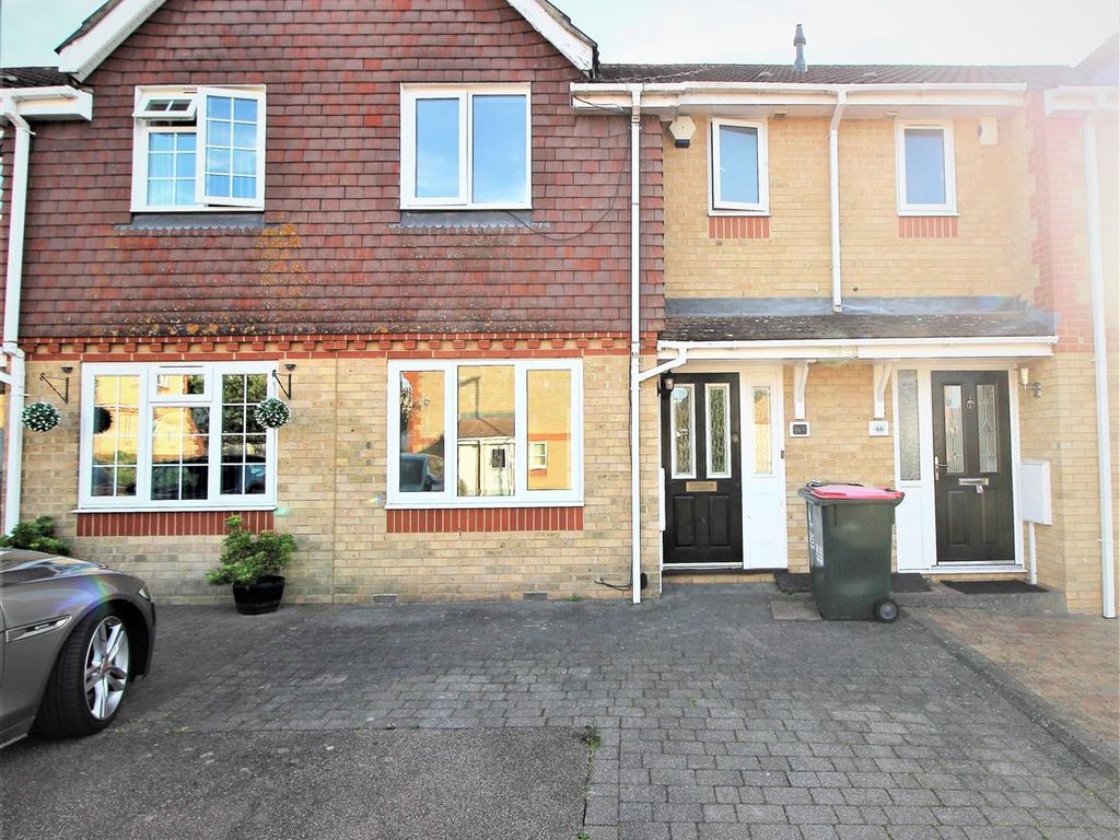 2 bed property to rent in Lyon Close, Maidenbower, Crawley RH10, £1,450