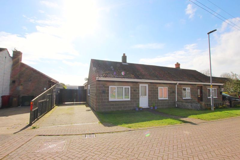 3 bed semidetached bungalow for sale in Garden Village, North