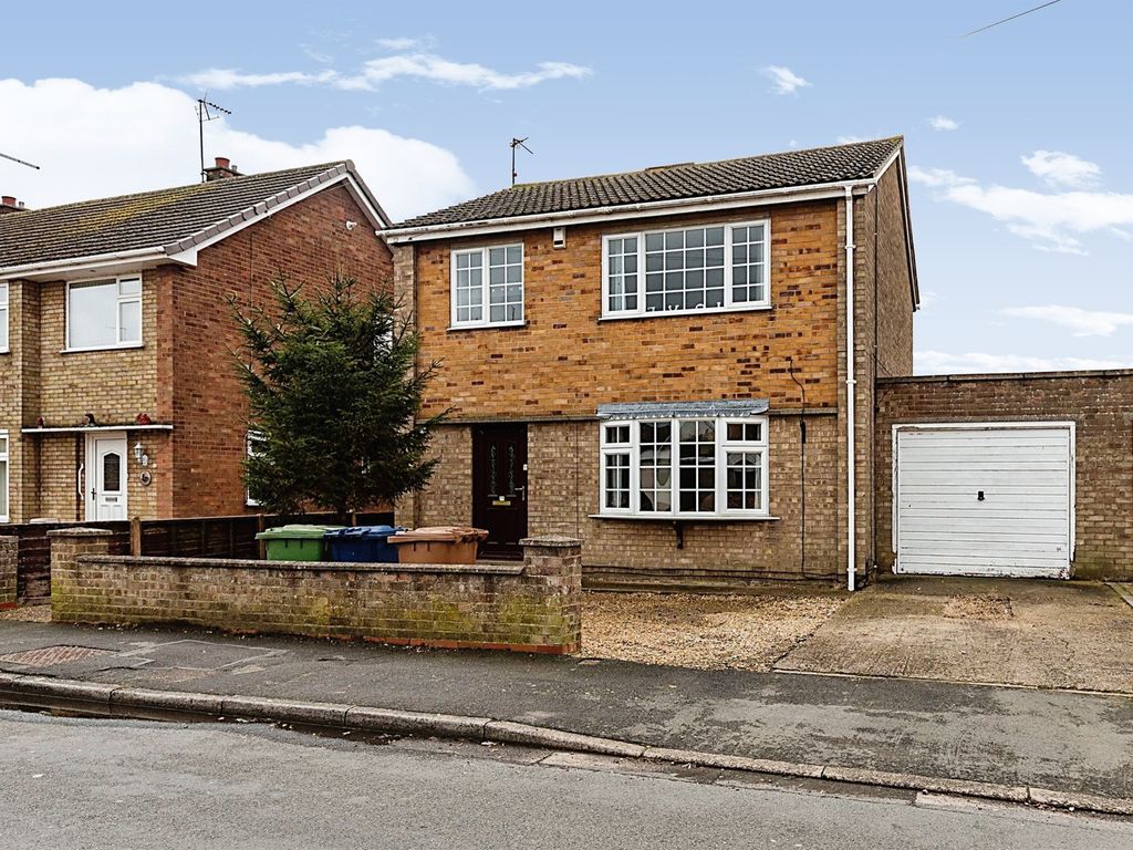 3 bed detached house for sale in Churchfield Way, Whittlesey