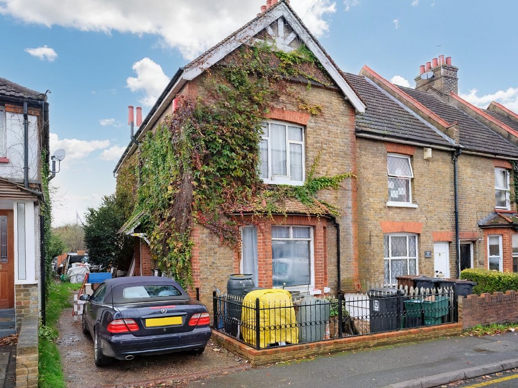 3 bed end terrace house for sale in High Street, St. Mary Cray