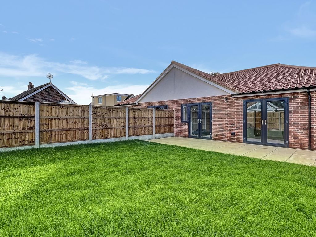 New home, 3 bed bungalow for sale in Cooper Close, Bures Road, Great