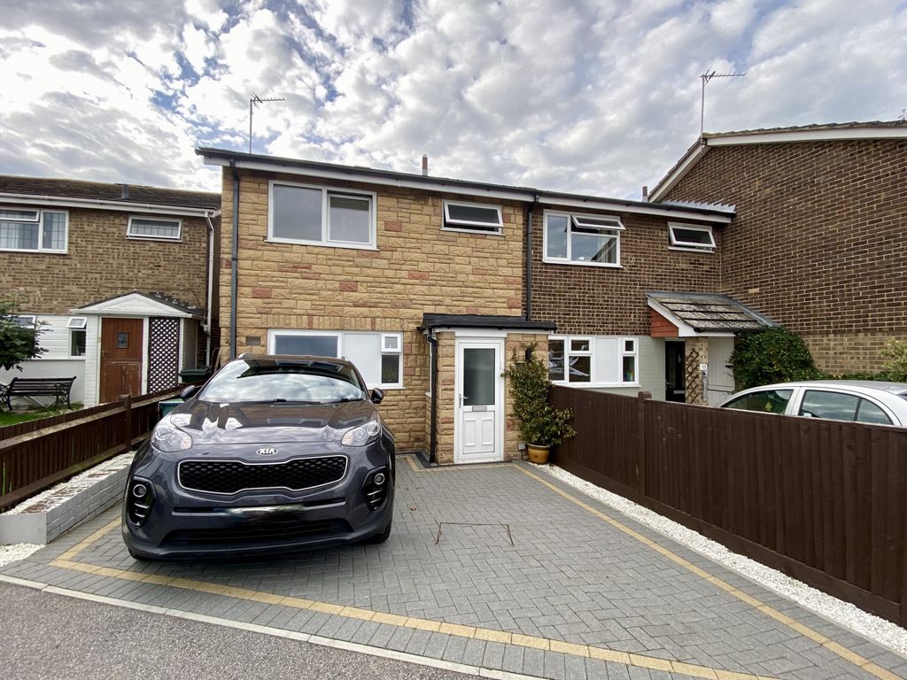 3 bed end terrace house for sale in Gainsborough Crescent, Eastbourne