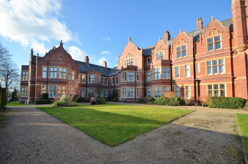 2 bed flat for sale in Herrison House, Hawthorn Road, Charlton Down