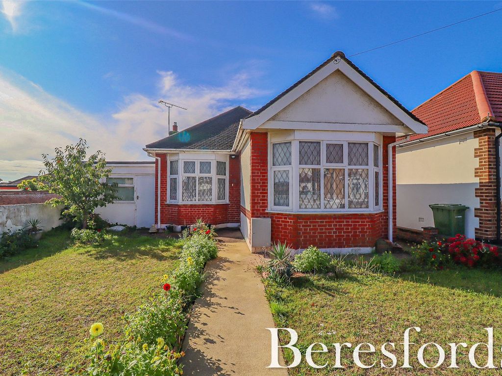 2 bed bungalow for sale in Newbury Gardens, Upminster RM14, £540,000