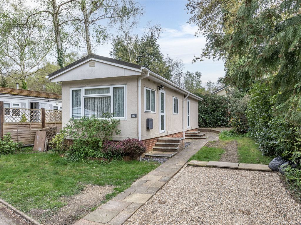 1 bed mobile/park home for sale in Lyne, Chertsey, Surrey KT16, £