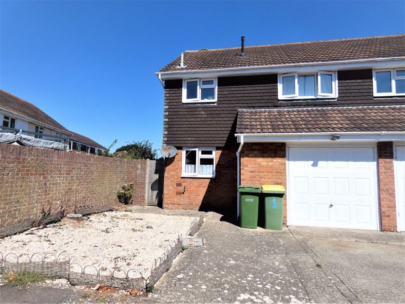 3 bed semidetached house to rent in Fernie Close, Stubbington, Fareham