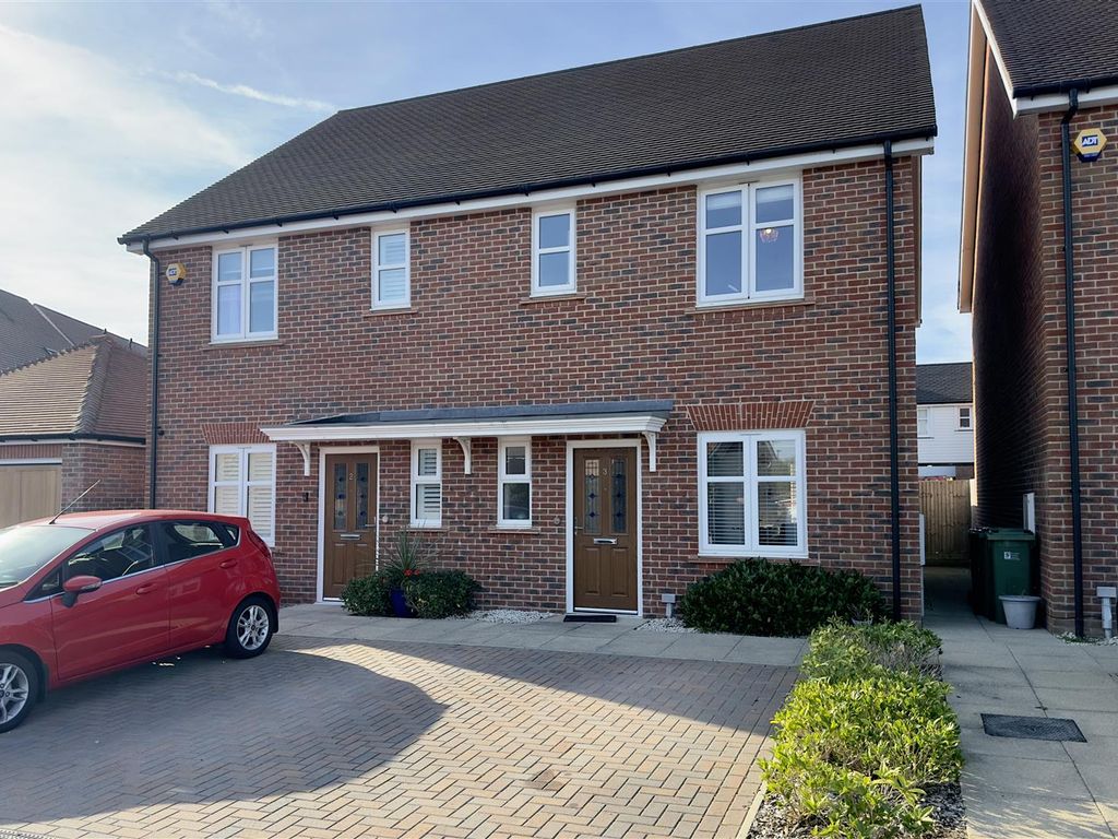 3 bed semidetached house for sale in Bradford Mews, Southwater