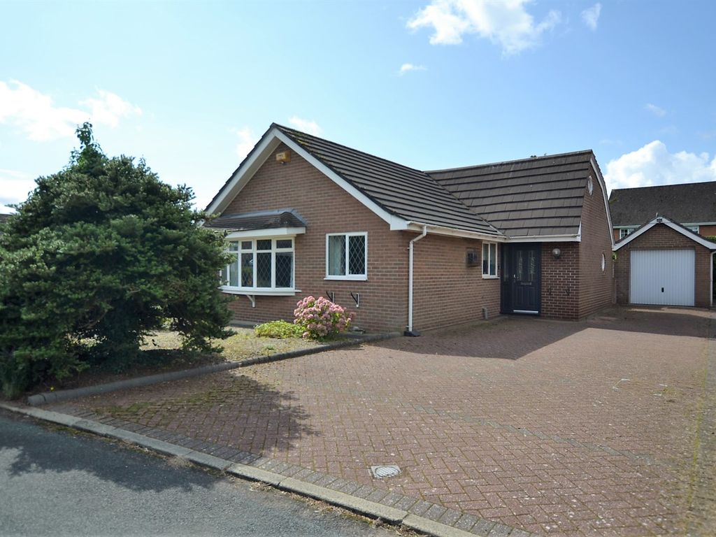 2 bed detached bungalow for sale in Haddon Close, Holmes Chapel, Crewe