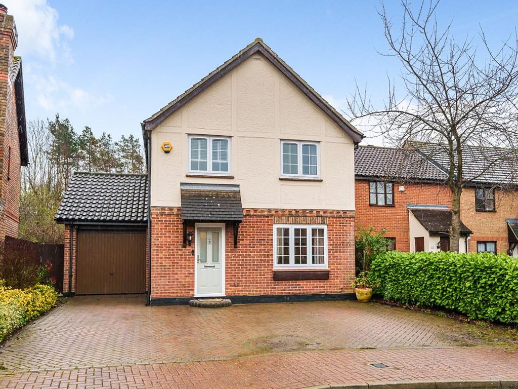 4 bed detached house for sale in Larch Close, Laindon, Basildon SS15