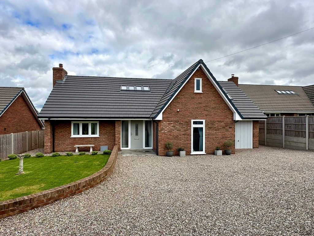 5 bed bungalow for sale in Clehonger, Hereford HR2, £595,000 Zoopla