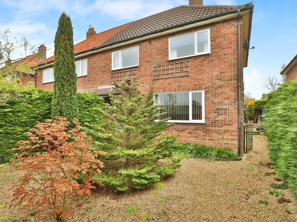3 bed semidetached house for sale in Sandy Lane, Scarning, Dereham