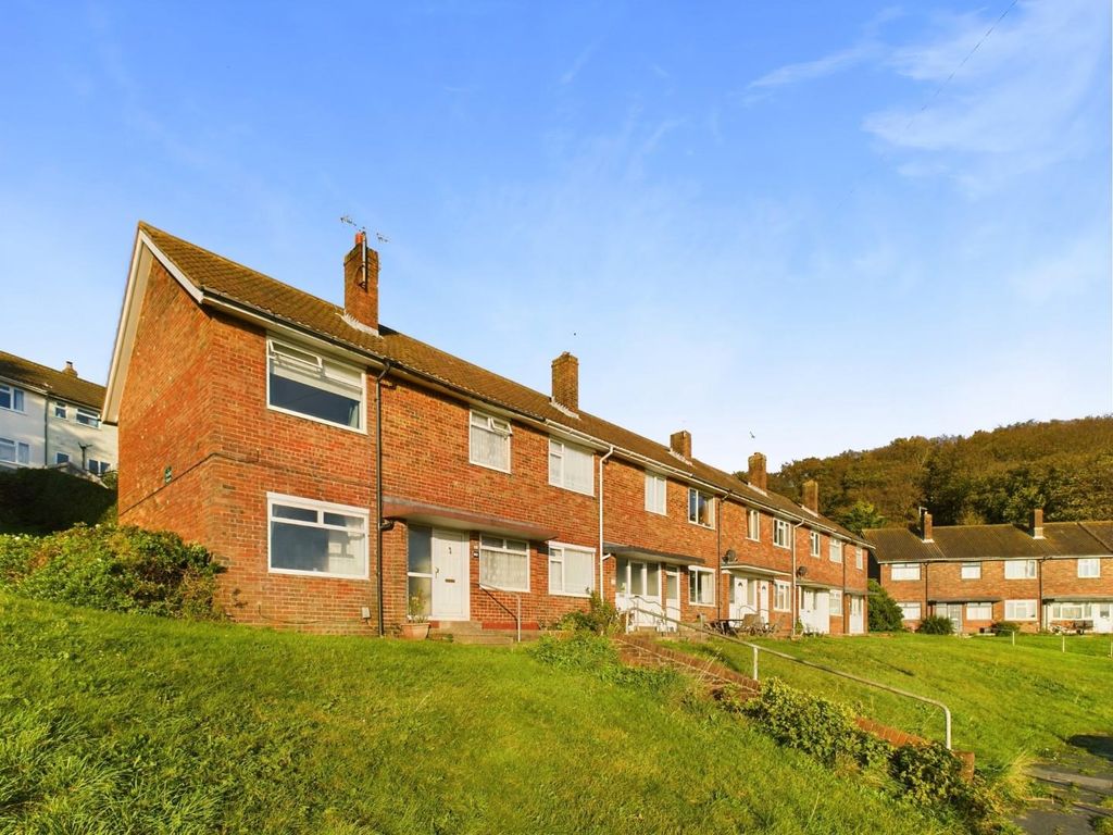 3 bed end terrace house for sale in Craven Road, Brighton BN2, £375,000