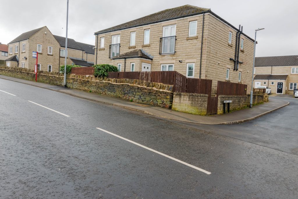 2 bed end terrace house for sale in Moins Close, Halifax HX2 Zoopla