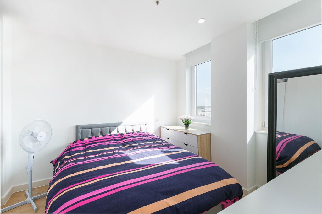 2 bed flat to rent in Cherrydown East, Basildon SS16, £1,425 pcm Zoopla