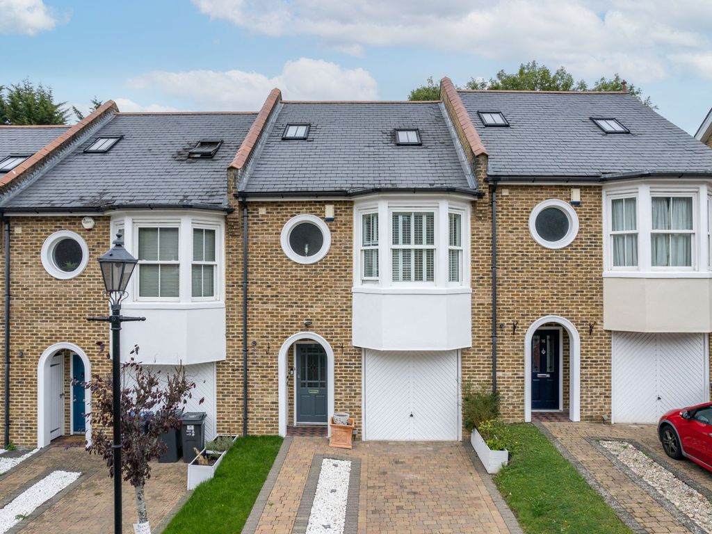 4 bed terraced house for sale in Glenside Close, Kenley CR8, £775,000