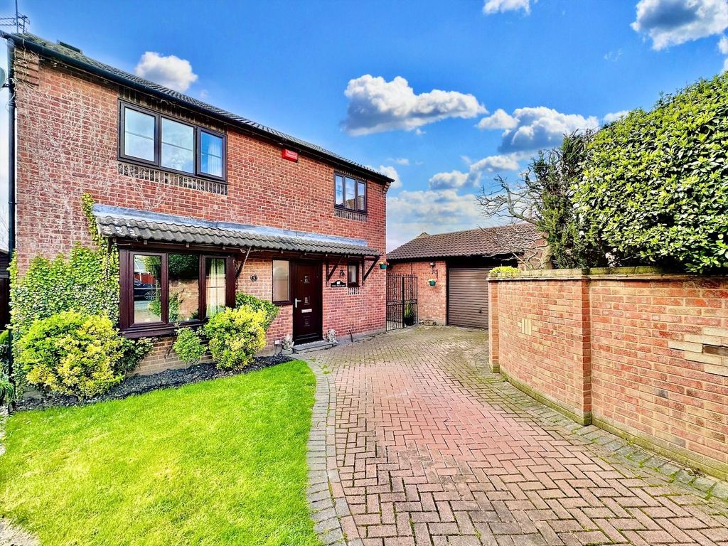 4 bed detached house for sale in Pasture Court, Sherburn In Elmet