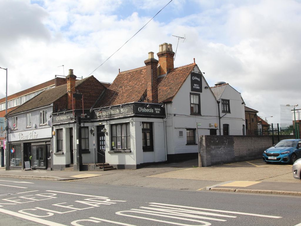 Pub/bar for sale in Turners Hill, Cheshunt EN8, £750,000 Zoopla
