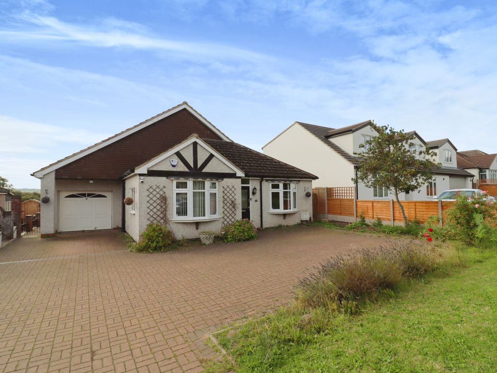 4 bed detached house for sale in Crick Road, Rugby, Warwickshire CV21