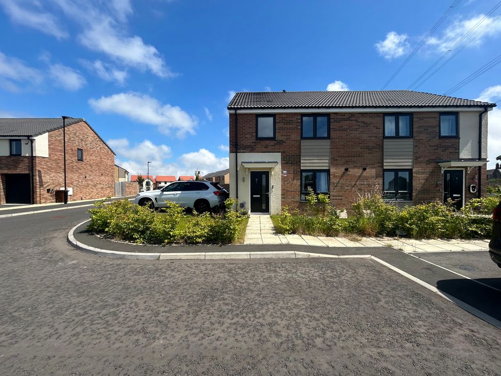 3 bed semidetached house for sale in Scaffold Court, Holystone