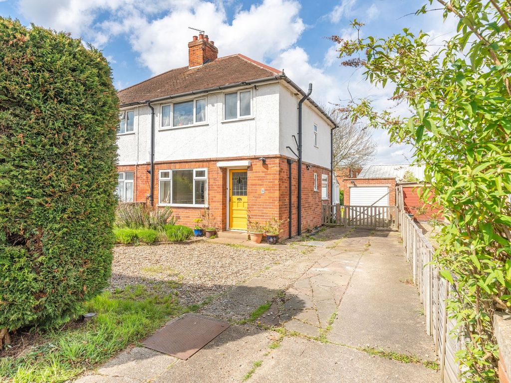 3 bed semidetached house for sale in Curtis Road, Norwich NR6, £