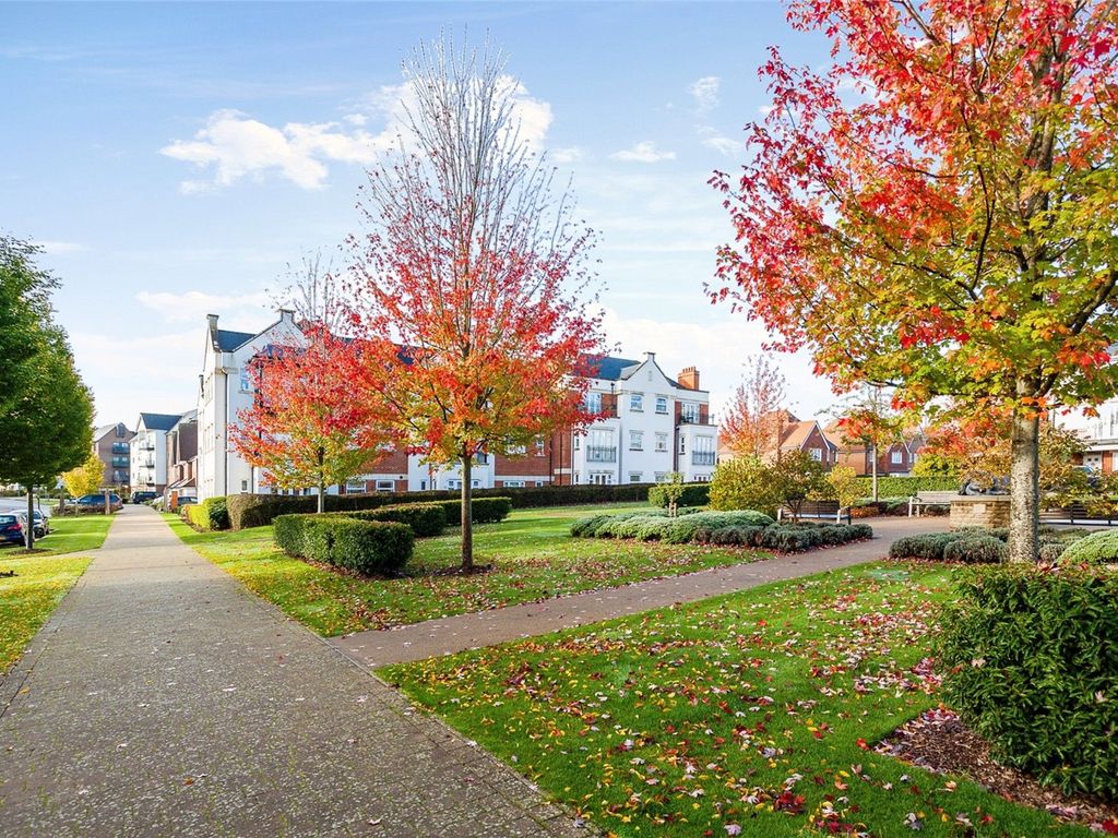 2 bed flat for sale in Highwood Crescent, Horsham RH12 Zoopla