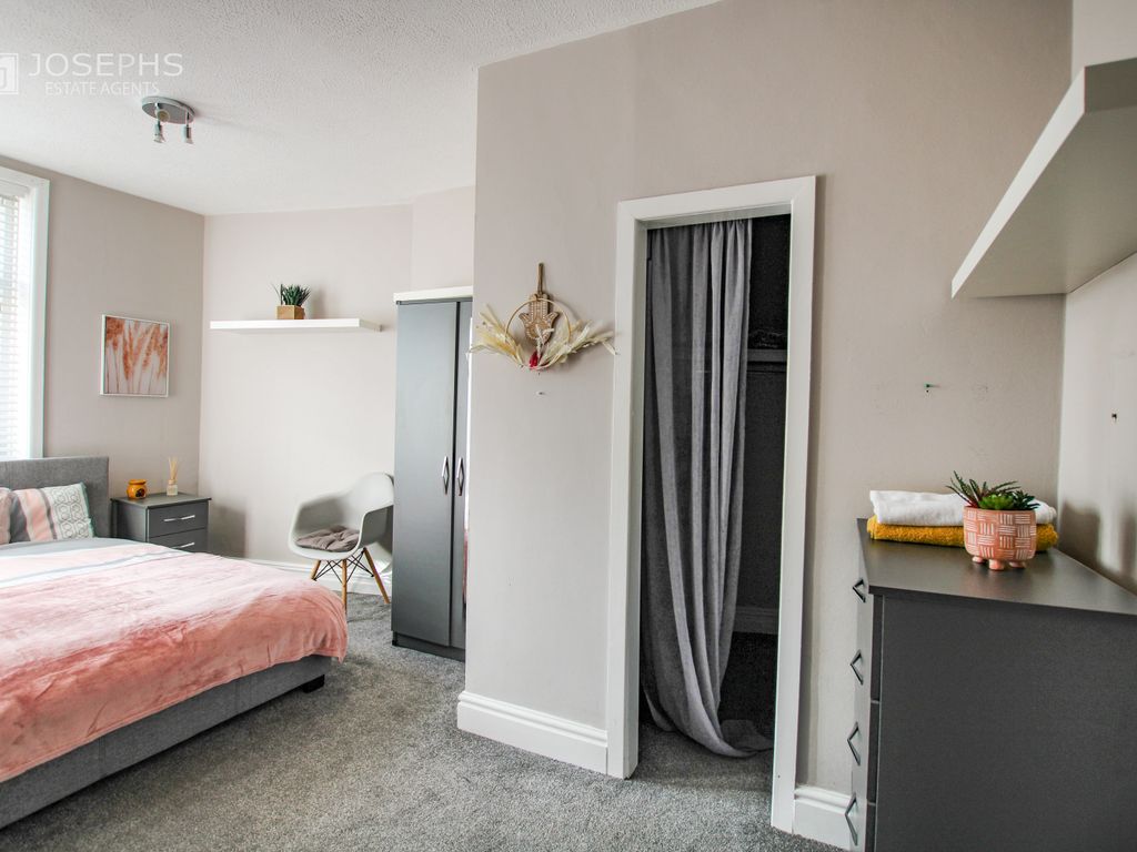 4 bed shared to rent in Lower Rawson Street, Bolton BL4