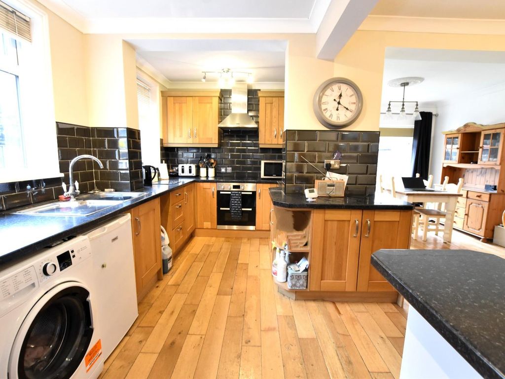3 bed detached house for sale in Scotter Road, Scunthorpe DN15, £