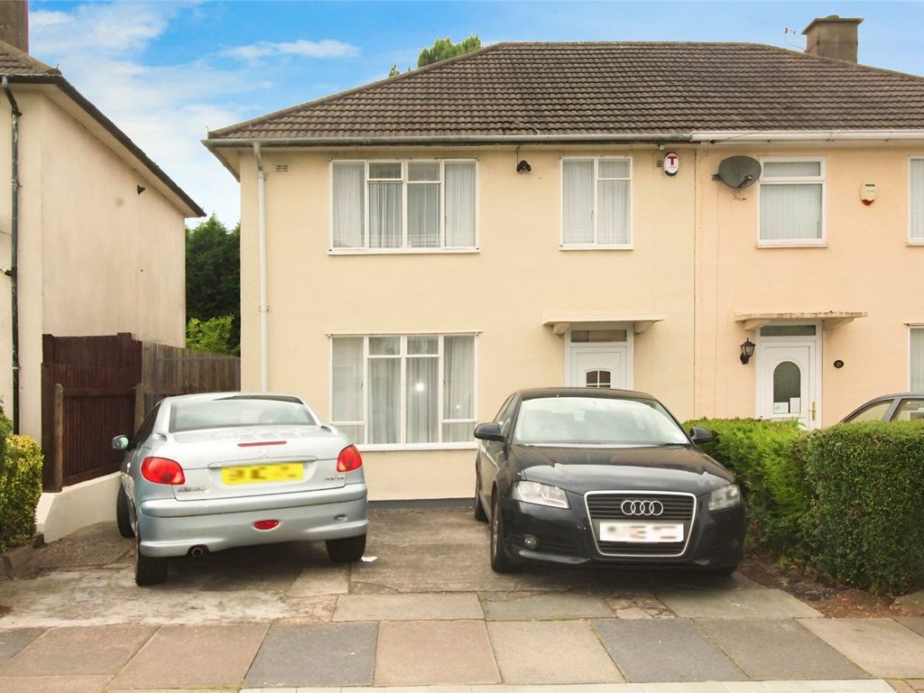 3 bed semidetached house for sale in Tovey Crescent, Leicester LE2, £