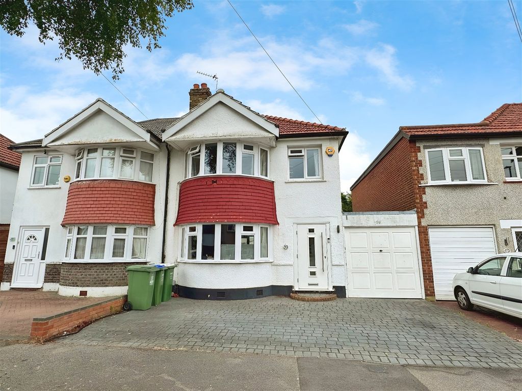 3 bed semidetached house for sale in Farnham Road, Welling DA16, £