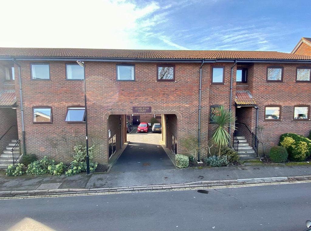 2 bed flat for sale in St Thomas Park, Lymington SO41, £240,000 Zoopla