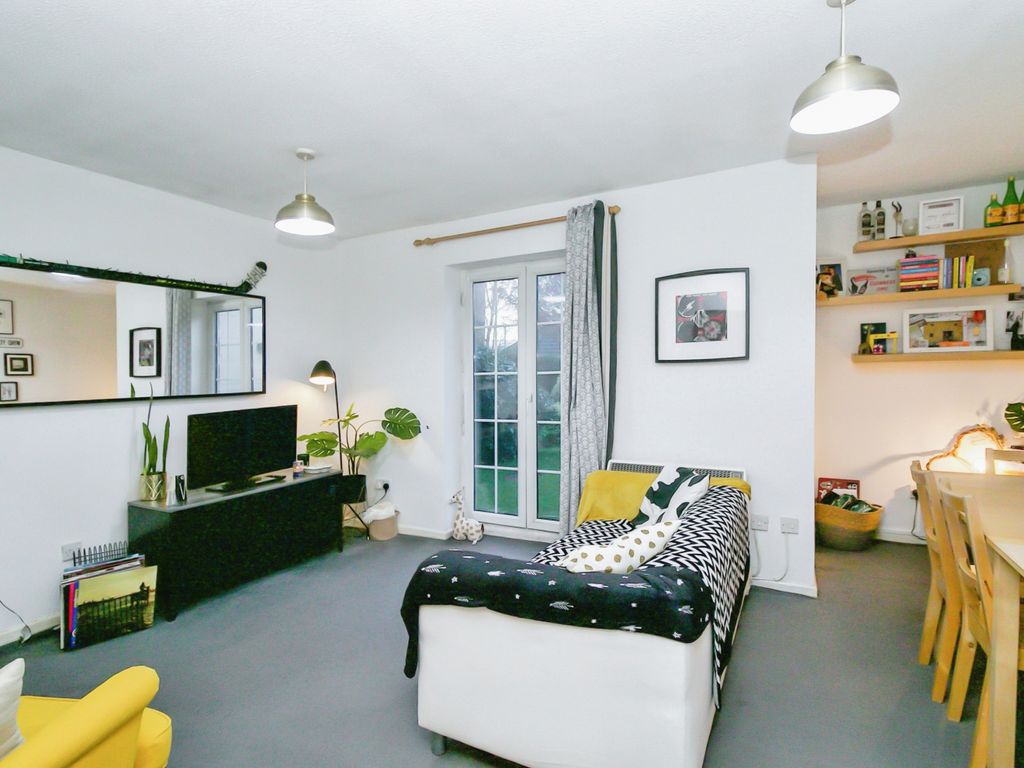 2 bed flat for sale in Campbell Drive, Cardiff CF11, £160,000 Zoopla