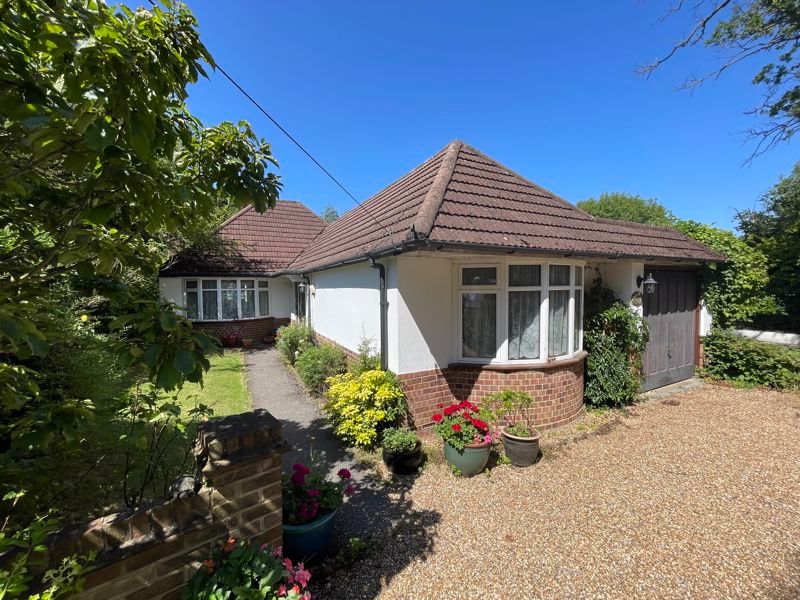 2 bed detached bungalow to rent in Oaken Lane, Claygate, Esher KT10