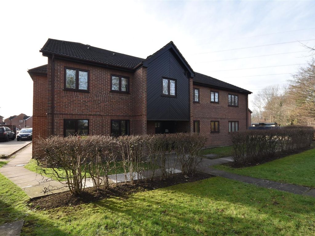 1 bed flat for sale in Dormer Close, Aylesbury HP21 Zoopla