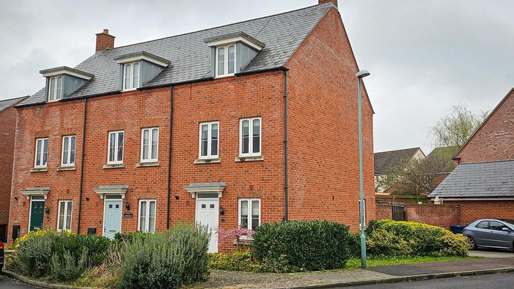 3 bed terraced house to rent in Juniper Way, Brockworth, Gloucester GL3