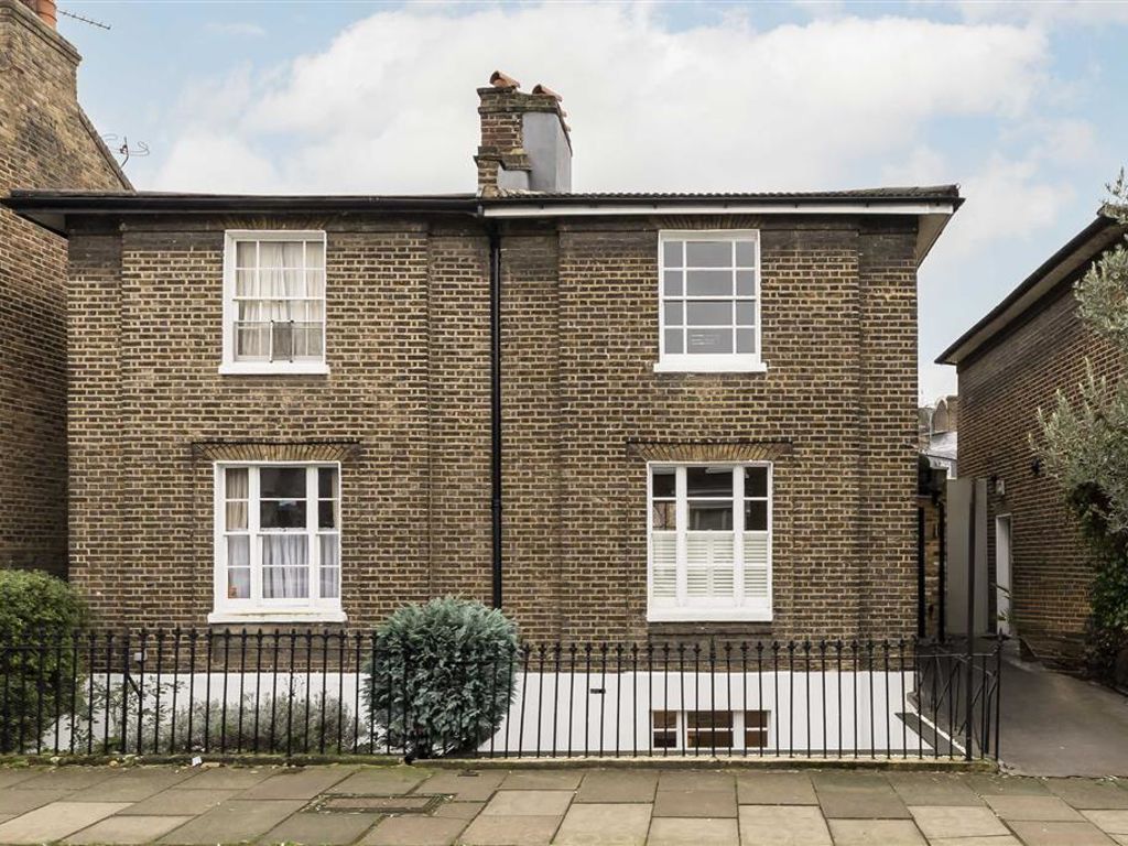 3 bed semidetached house for sale in Guildford Grove, London SE10, £