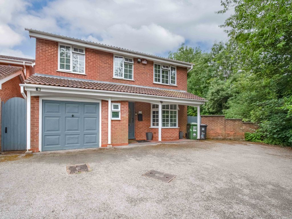 4 bed detached house for sale in Peterbrook Close, Oakenshaw, Redditch