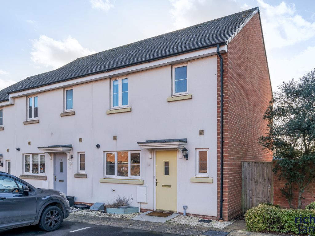 3 bed end terrace house for sale in Dakota Drive, Calne SN11, £260,000