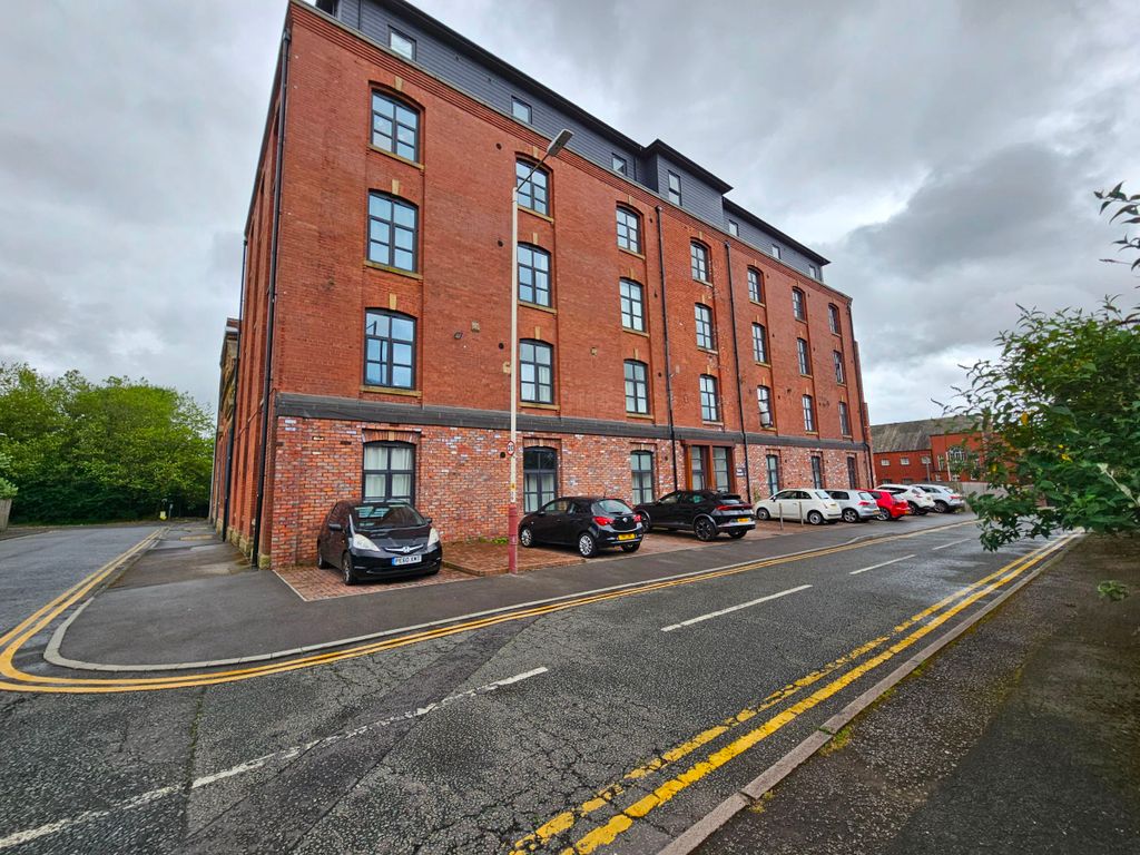 2 bed flat to rent in 27 Toto House, Saville Street, Bolton BL2, £950