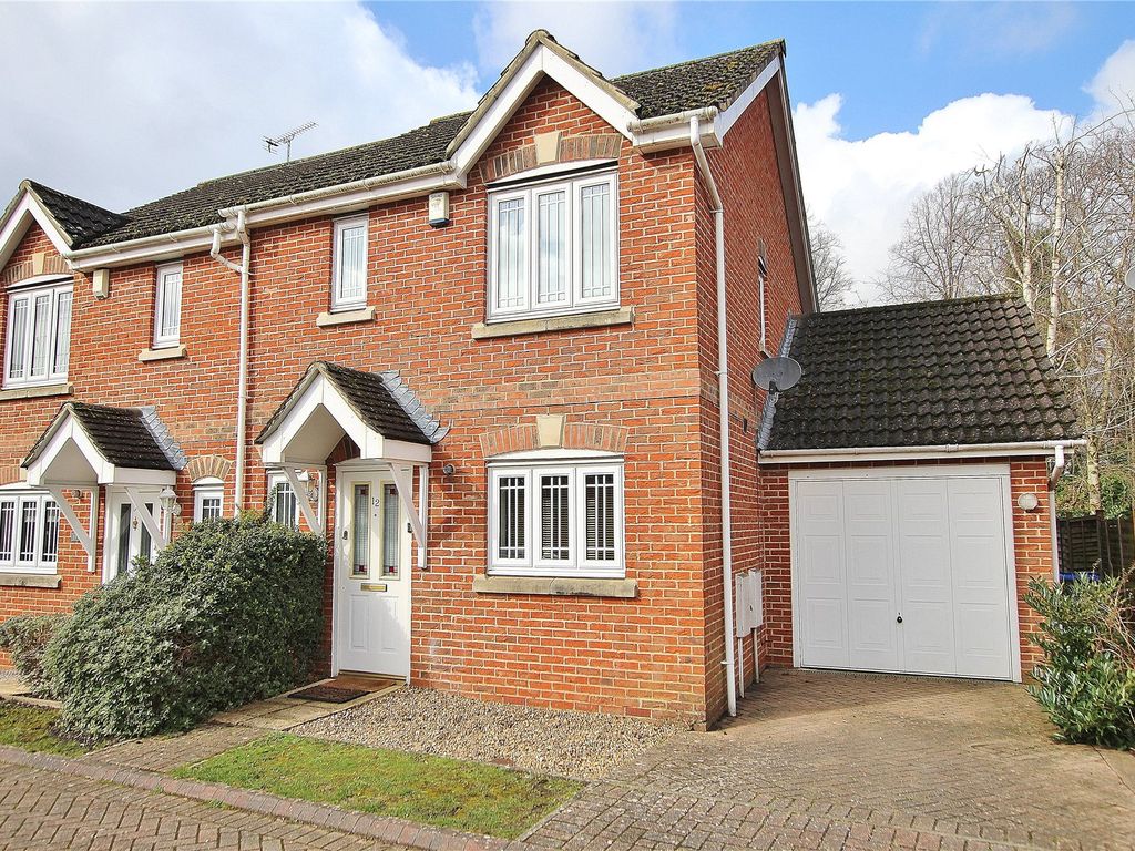 2 bed semidetached house for sale in Knaphill, Woking, Surrey GU21, £