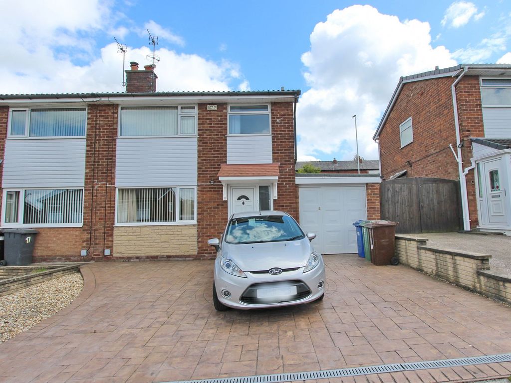 3 bed semidetached house for sale in Blenheim Close, Bury BL9, £