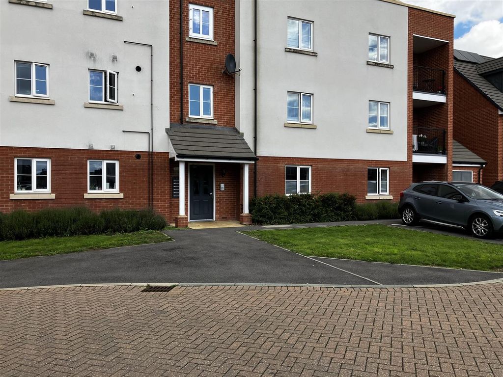 2 bed flat for sale in Le Marechal Avenue, Bursledon, Southampton SO31