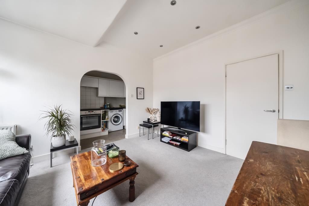 1 bed flat to rent in St Johns Wood High Street, London NW8, £2,000 pcm