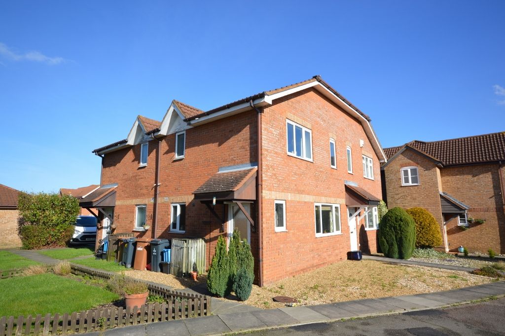 2 bed detached house to rent in Colwyn Close, Stevenage SG1, £1,300 pcm