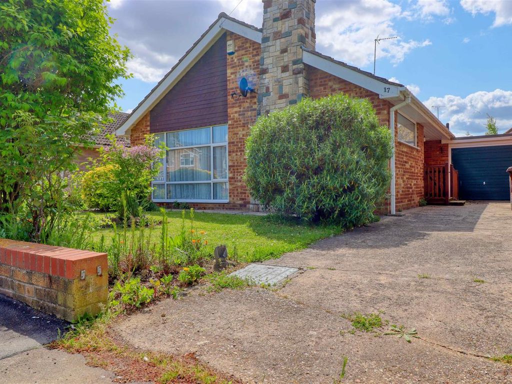 3 bed bungalow for sale in Vista Road, ClactonOnSea CO15 Zoopla