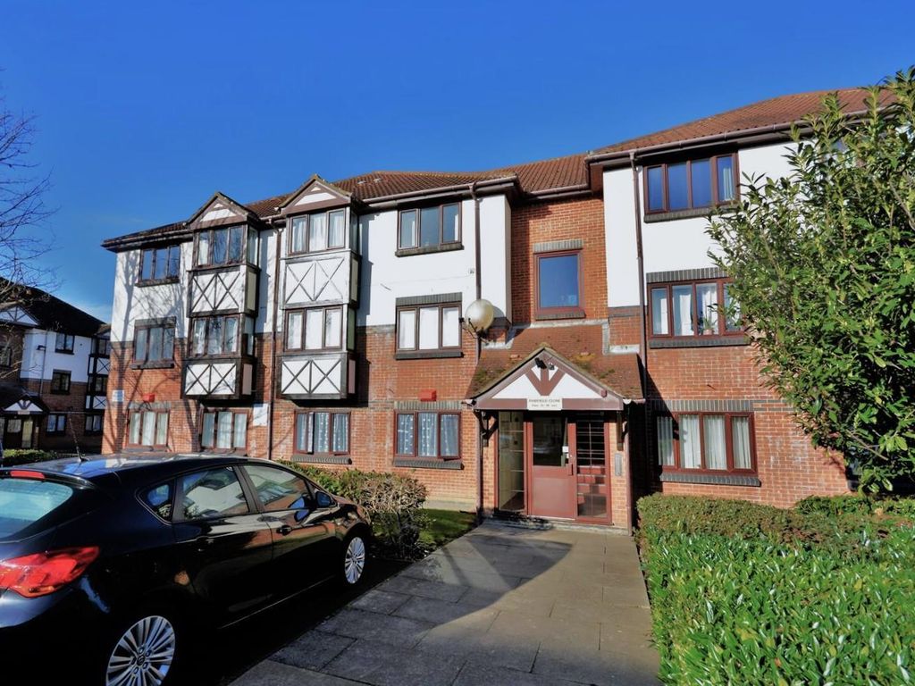 1 bed flat to rent in Fairfield Close, Mitcham CR4, £1,300 pcm Zoopla
