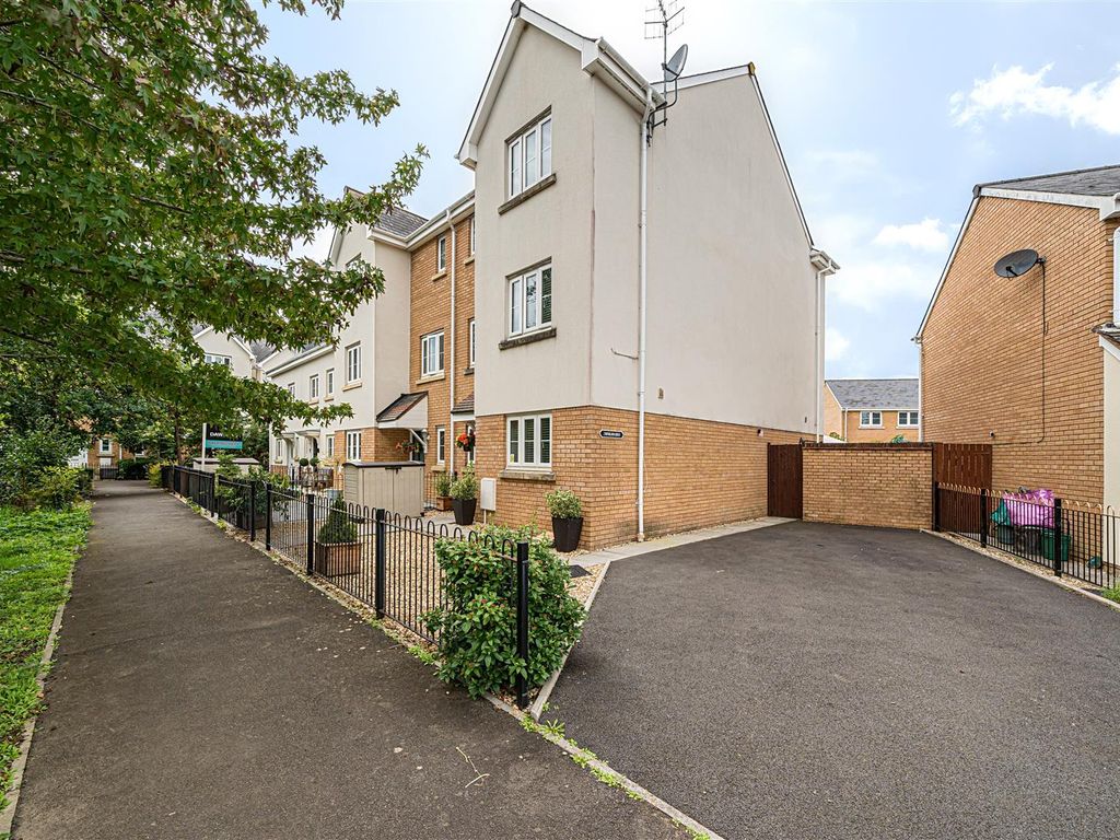 4 bed town house for sale in Moorland Green, Gorseinon, Swansea SA4, £