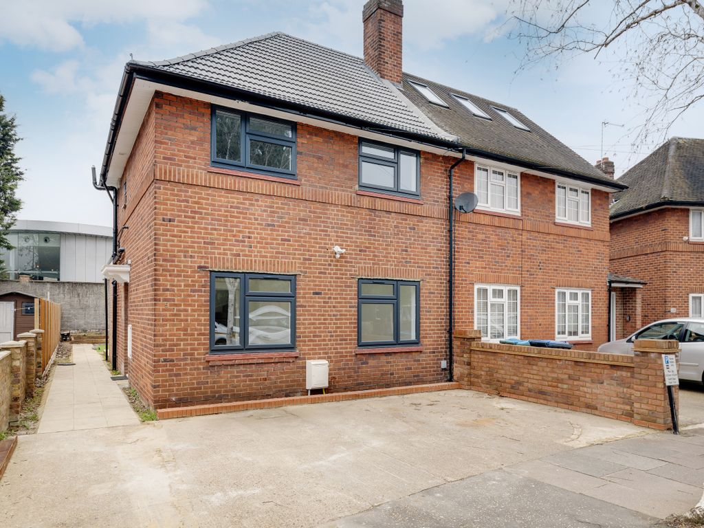 3 bed semidetached house to rent in Marlow Crescent, Twickenham TW1, £