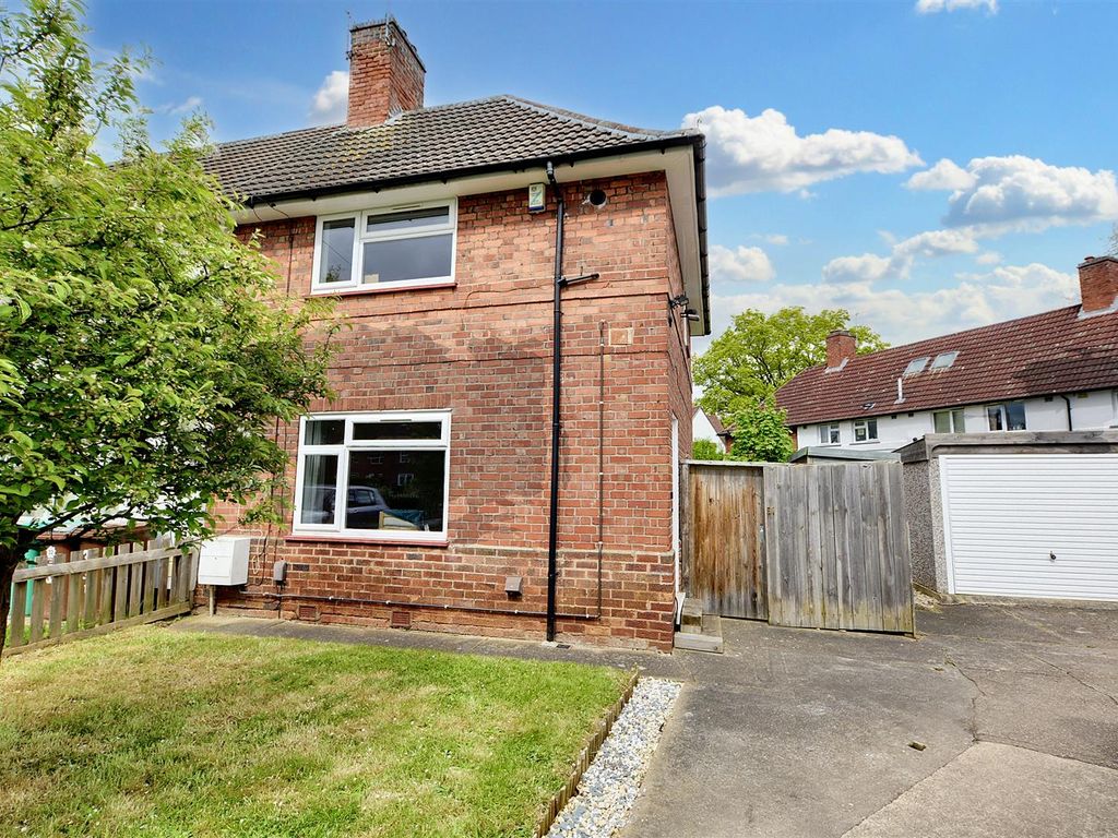 2 bed town house for sale in Bosley Square, Beeston, Nottingham NG9, £